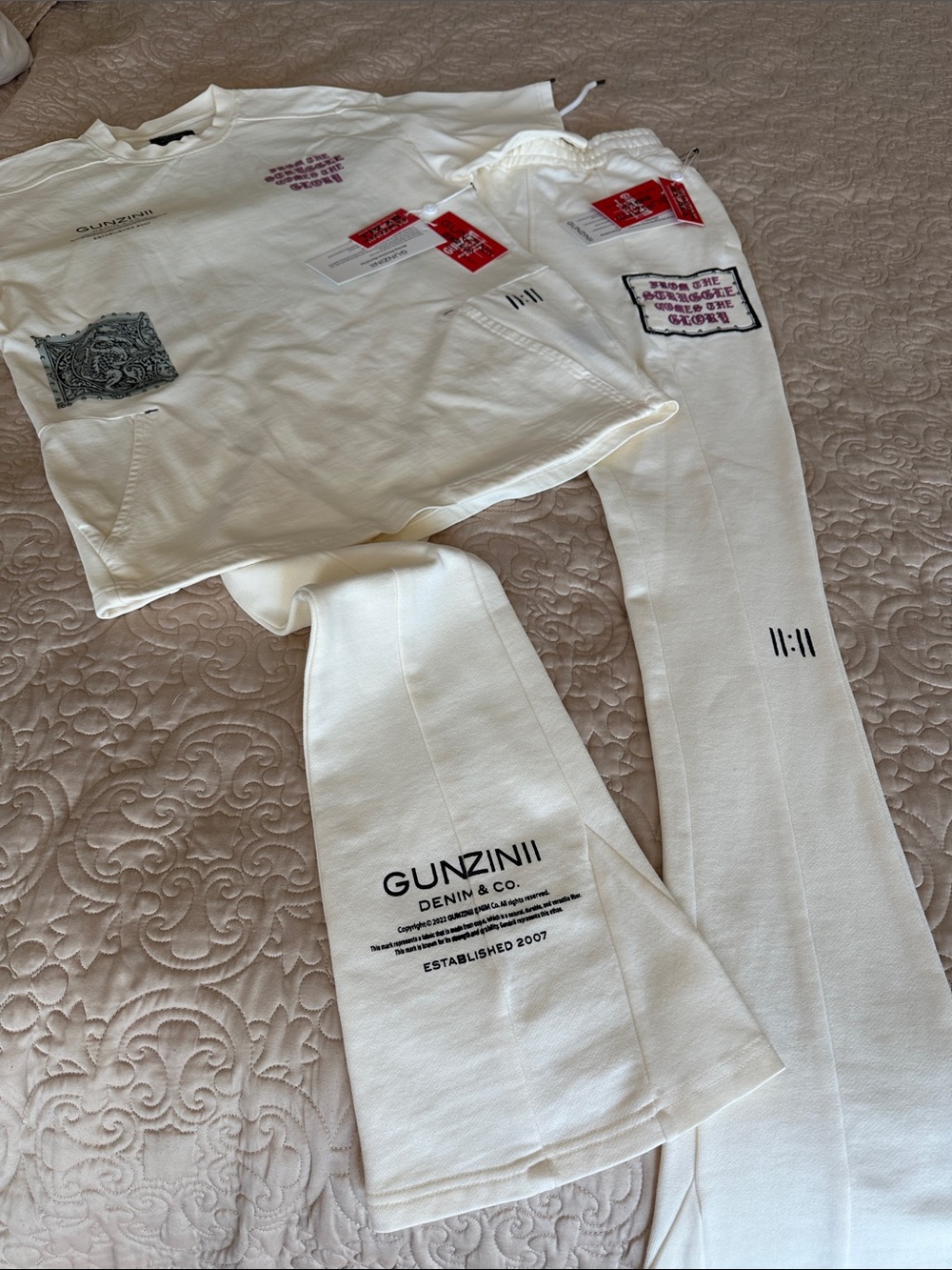 GUNZINII White Graphic Sweatshirt & Sweatpants Set